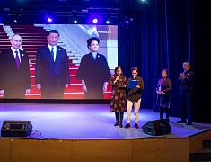 Китайские и русские бабушки станцевали на одной сцене в Благовещенске