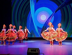 Китайские и русские бабушки станцевали на одной сцене в Благовещенске