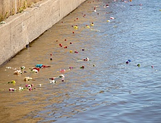Главы Хэйхэ и Благовещенска возложили цветы на пограничной реке
