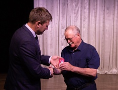 Знаки «50 лет Байкало-Амурской магистрали» вручили благовещенцам