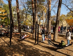 В амурской столице праздничной программой открыли сквер водников