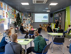 В Благовещенске детям участников СВО вручили новогодние подарки и билеты на праздничные мероприятия