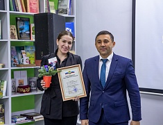 Мэр Благовещенска Олег Имамеев поздравил работников сферы культуры с завершением года