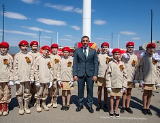 В амурской столице в преддверии Дня Победы подняли Копию Знамени Победы