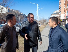 Мэр Олег Имамеев проконтролировал уборку благовещенских улиц и набережной 