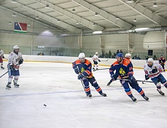 Соревнования по хоккею памяти Героя России Владимира Барахтенко прошли на стадионе «Спартак»