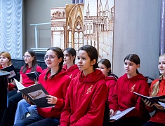 Мэр Благовещенска Олег Имамеев вручил кубок наставнику месяца