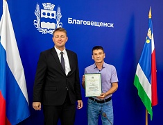 Благовещенск чествует работников торговли