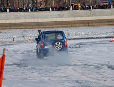 Автомобильные гонки в рамках Международного российско-китайского фестиваля зимних видов спорта