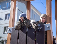 В Благовещенске открыли ещё 3 обновлённые детские площадки
