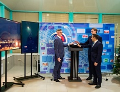 Мэр Благовещенска Олег Имамеев принял участие в запуске подсветки телебашни