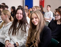 Трёхкратная Олимпийская чемпионка Юлия Чепалова поделилась историей побед и мотивацией с благовещенскими школьниками и спортсменами