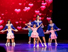 В Благовещенске с 90-летием поздравили Центр эстетического воспитания детей им. В. В. Белоглазова