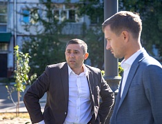 Мэр Олег Имамеев провел выездное совещание по обращениям граждан в сквере Кузнецова