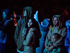 С днём рождения Благовещенск поздравили солист музыкального театра «Геликон-опера» Дмитрий Янковский и оркестр «АмурДжазБэнд»