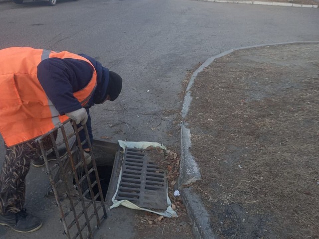 Рабочие ГСТК устранили опасную ситуацию на дороге