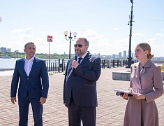 На набережной Амура в Благовещенске открыли фотовыставку ТАСС в честь юбилея города