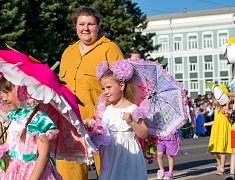 Бал цветов и Семейный бал украсили Благовещенск