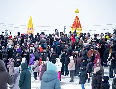 На площади Ленина и набережной Амура прошли народные гуляния в честь масленицы