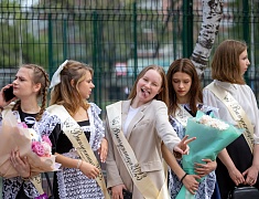 Во всех школах Благовещенска прозвенели последние звонки
