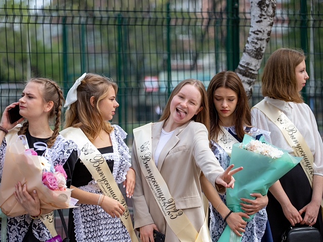 Во всех школах Благовещенска прозвенели последние звонки