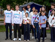 В День памяти и скорби благовещенцы возложили цветы к памятнику воинам-амурцам