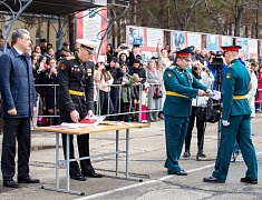Мэр Благовещенска Олег Имамеев поздравил выпускников ДВОКУ с окончанием учебы