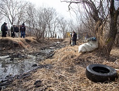 Мэр Благовещенска Олег Имамеев вместе с фан-клубом города очистил еще одну городскую территорию