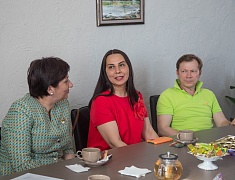 Заместитель мэра Благовещенска Виктория Хопатько встретилась с дальними родственниками Михаила Ломоносова и Виктора Евсеева