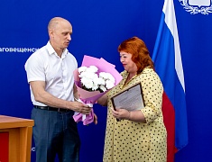 В Благовещенске работников торговли отметили Почетными грамотами