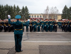 Мэр Благовещенска Олег Имамеев поздравил выпускников ДВОКУ с окончанием учебы