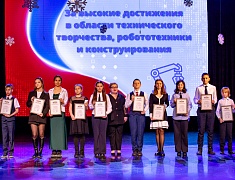 Премию мэра получили 40 талантливых школьников Благовещенска