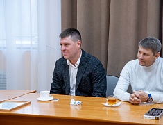 Встреча мэра Олега Имамеева с тренерским составом и футболистами ФК "Благовещенск"