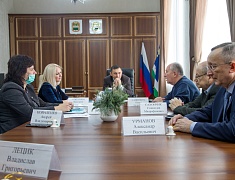 Мэр Благовещенска Олег Имамеев встретился с амурскими писателями