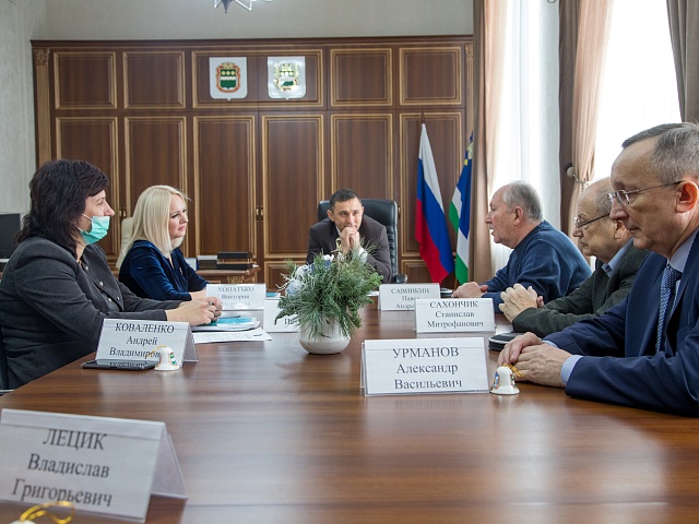 Мэр Благовещенска Олег Имамеев встретился с амурскими писателями