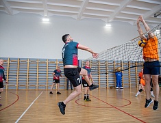 В Благовещенске депутаты, сотрудники мэрии и прокуратуры сыграли в волейбол