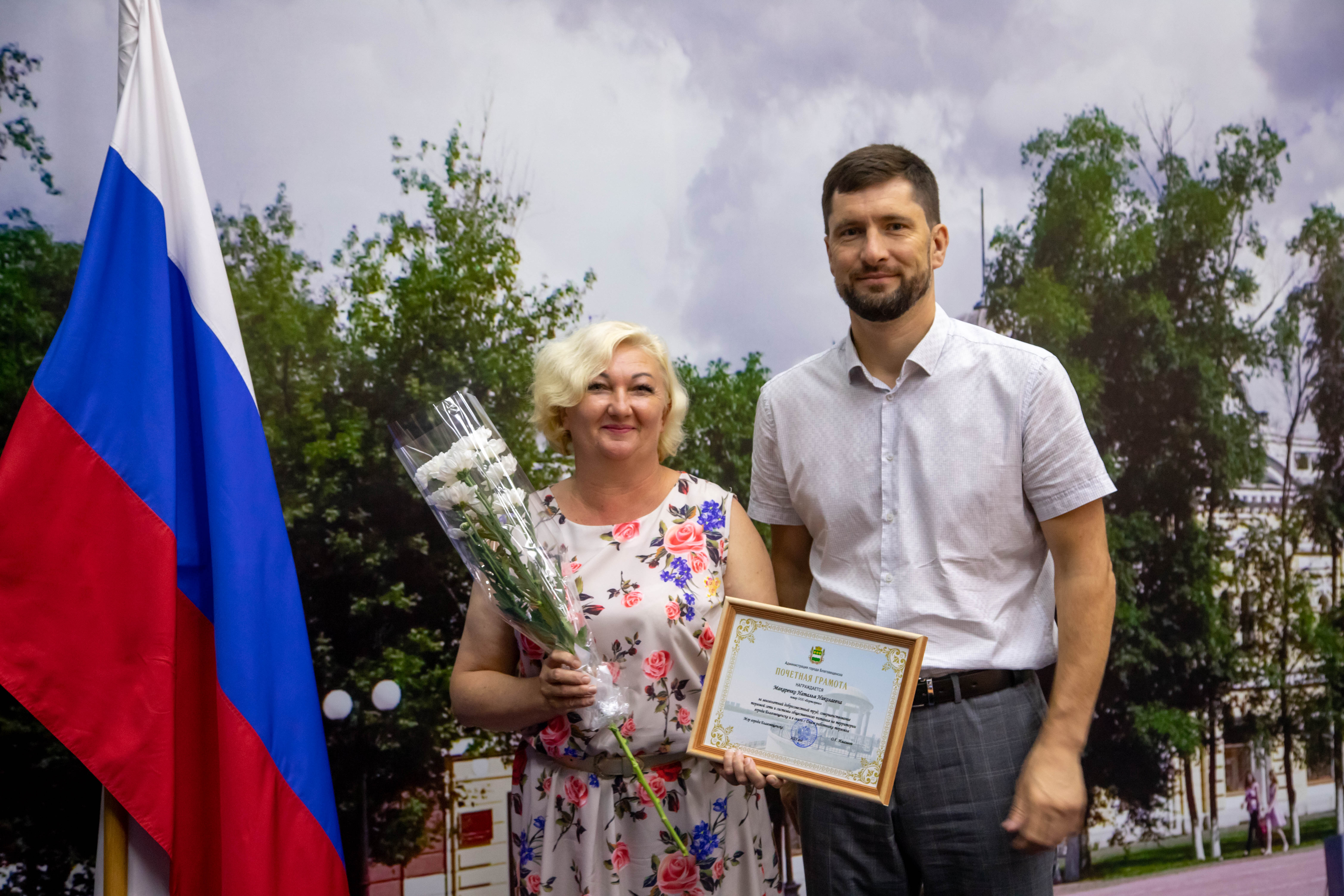 Накануне Дня работника торговли в Благовещенске чествовали руководителей, продавцов, менеджеров и официантов