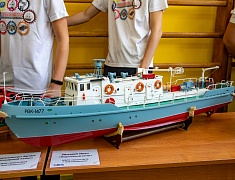 Мэр Благовещенска Олег Имамеев посетил выставку "Дня детских изобретений" в 16 школе