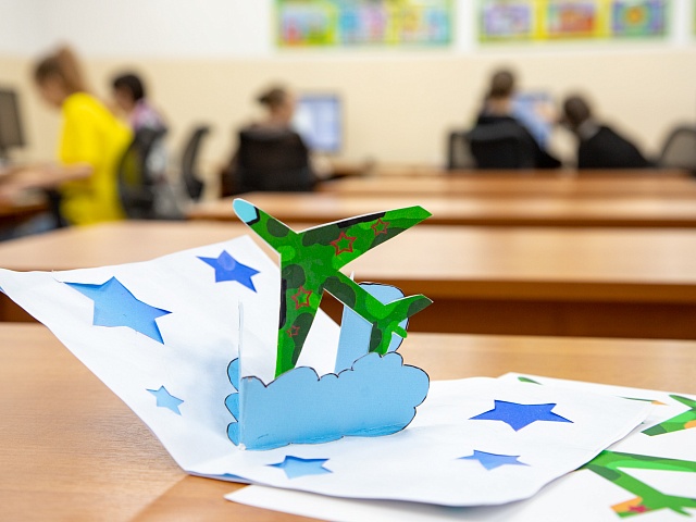 Пряничный подарок, танк и картину для своих «защитников» предлагают сделать юным благовещенцам в эти выходные