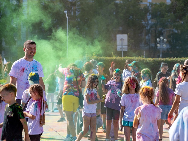 В Благовещенске прошёл семейный праздник «Город счастливых детей»