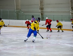 В Благовещенске провели турнир по хоккею с мячом в память об участнике спецоперации