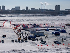 Автомобильные гонки в рамках Международного российско-китайского фестиваля зимних видов спорта