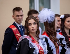 Во всех школах Благовещенска прозвенели последние звонки