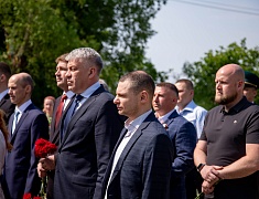 В день города прошли торжественные церемонии возложения цветов