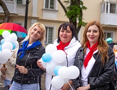 Шествие трудовых коллективов отгремело в Благовещенске!