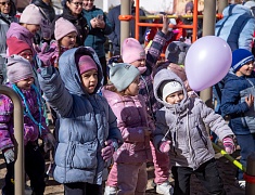 В Благовещенске открыли ещё 3 обновлённые детские площадки