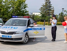 Динозавры пробежали по главной улице Благовещенска