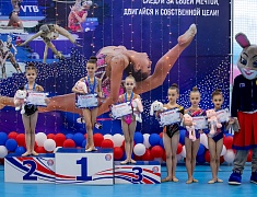 В Благовещенске прошли соревнования по художественной гимнастике "Новогоднее конфетти 2022"