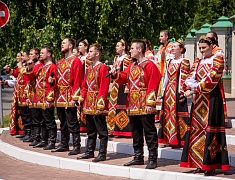 В день города прошли торжественные церемонии возложения цветов