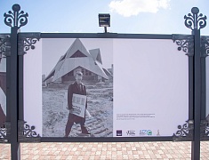 На набережной Амура в Благовещенске открыли фотовыставку ТАСС в честь юбилея города